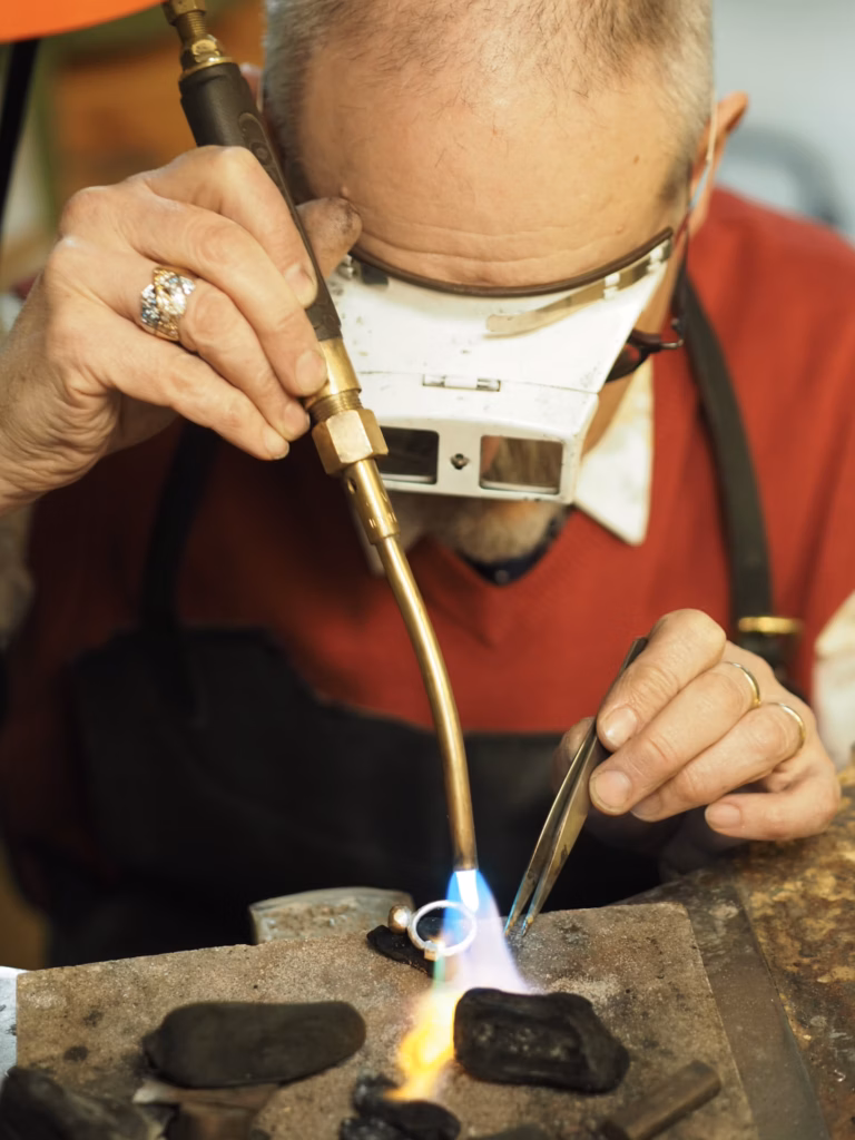 Magnus på plats i Smyckebodens verkstad.